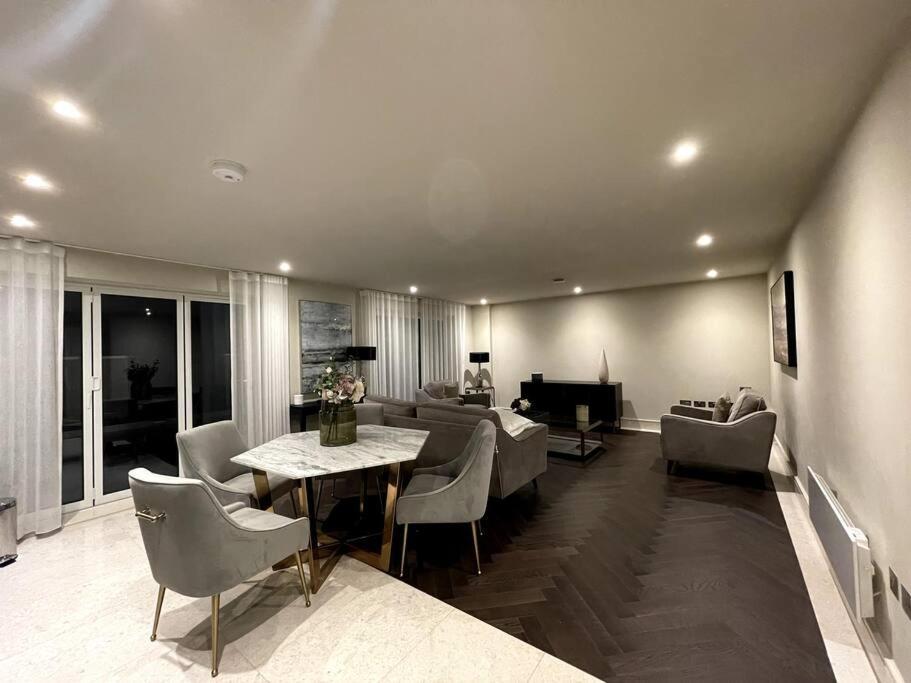 Ferienwohnung 2Br Urban Vista Retreat Chcl F7 Chigwell Exterior foto