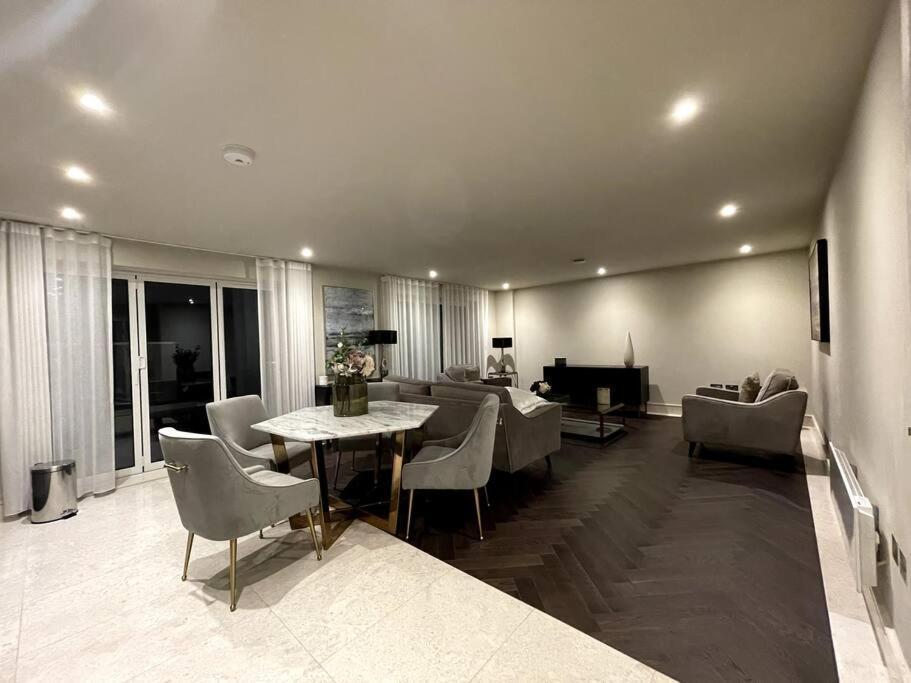 Ferienwohnung 2Br Urban Vista Retreat Chcl F7 Chigwell Exterior foto