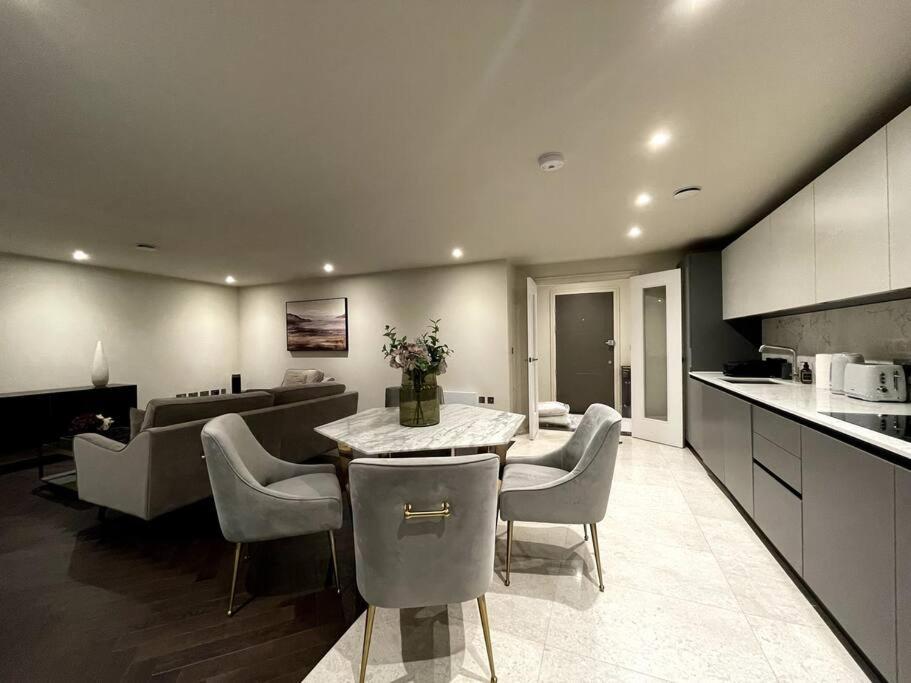 Ferienwohnung 2Br Urban Vista Retreat Chcl F7 Chigwell Exterior foto