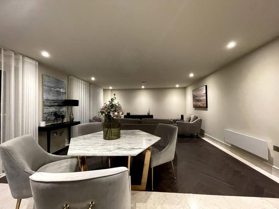 Ferienwohnung 2Br Urban Vista Retreat Chcl F7 Chigwell Exterior foto