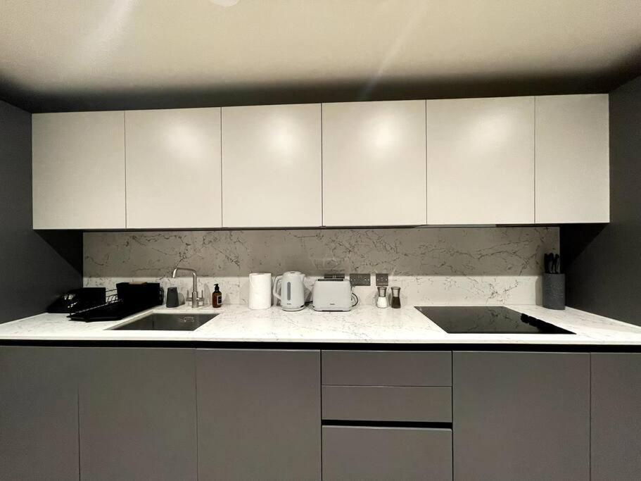 Ferienwohnung 2Br Urban Vista Retreat Chcl F7 Chigwell Exterior foto