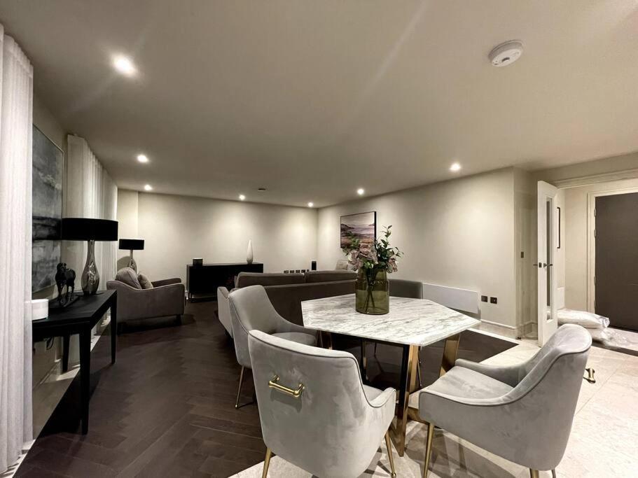 Ferienwohnung 2Br Urban Vista Retreat Chcl F7 Chigwell Exterior foto